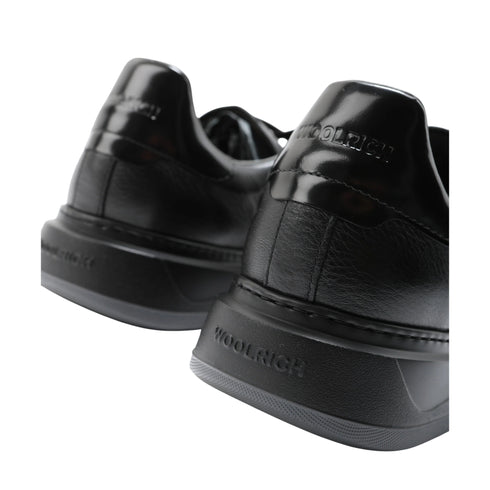 Sneakers Uomo con tomaia in pelle e suola in gomma tono su tono